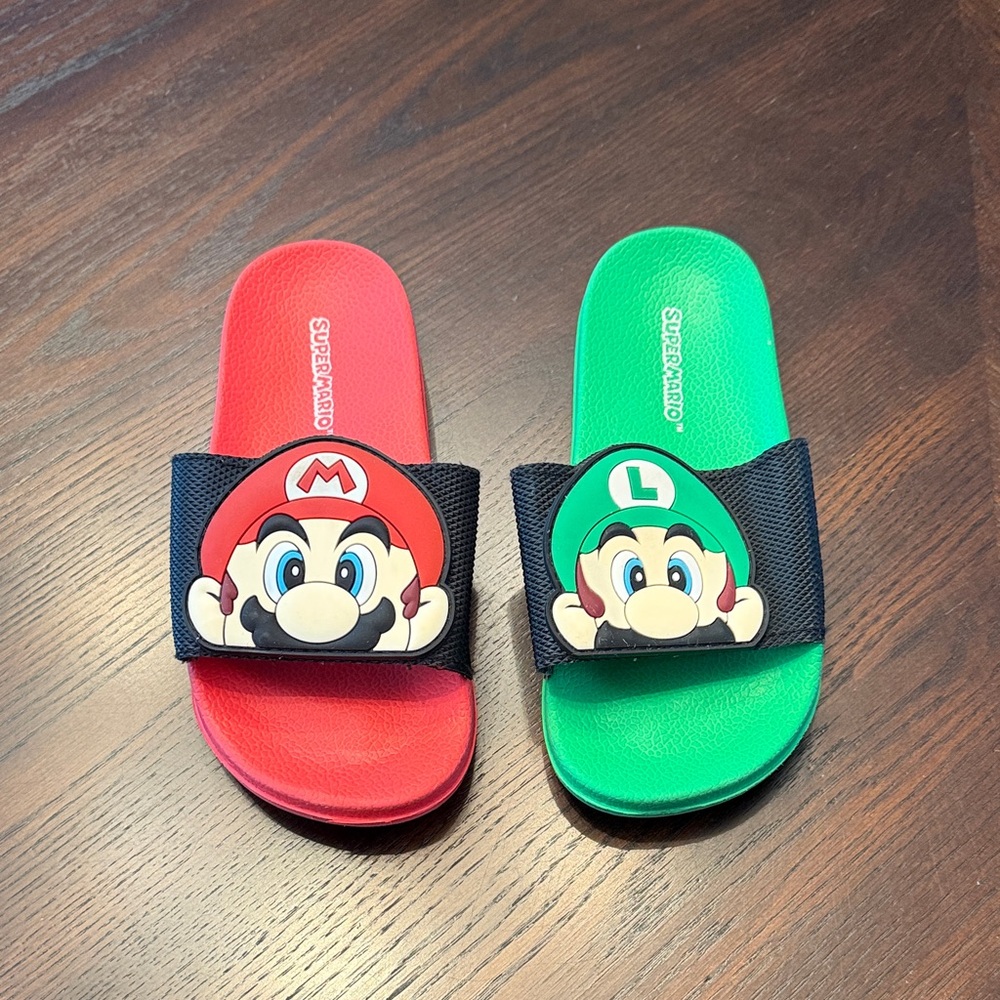 Nintendo Kids Mario & Luigi Slide Sandals - Red & Green
